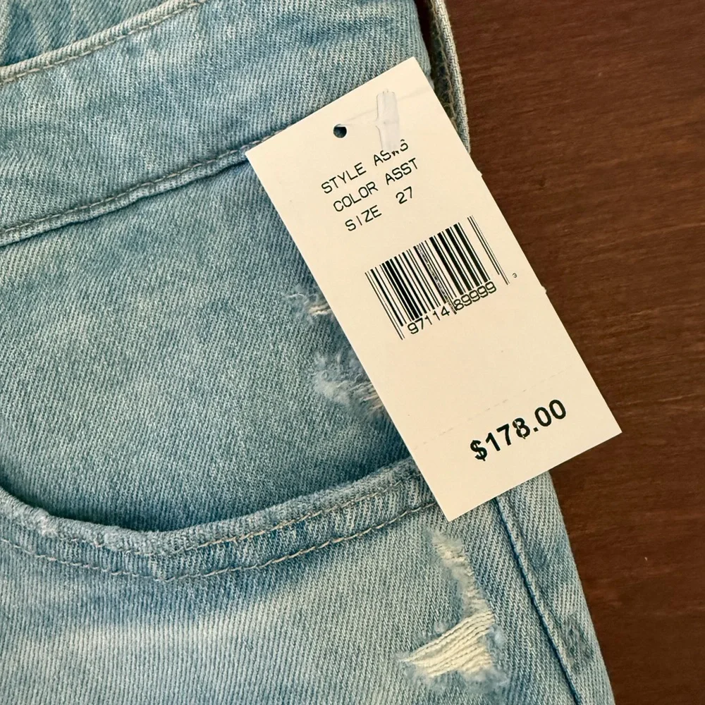 AG Adriano Goldschmied "The Bryn" Ex-Boyfriend
Cut-Off Denim Shorts. - Picture 7 of 9